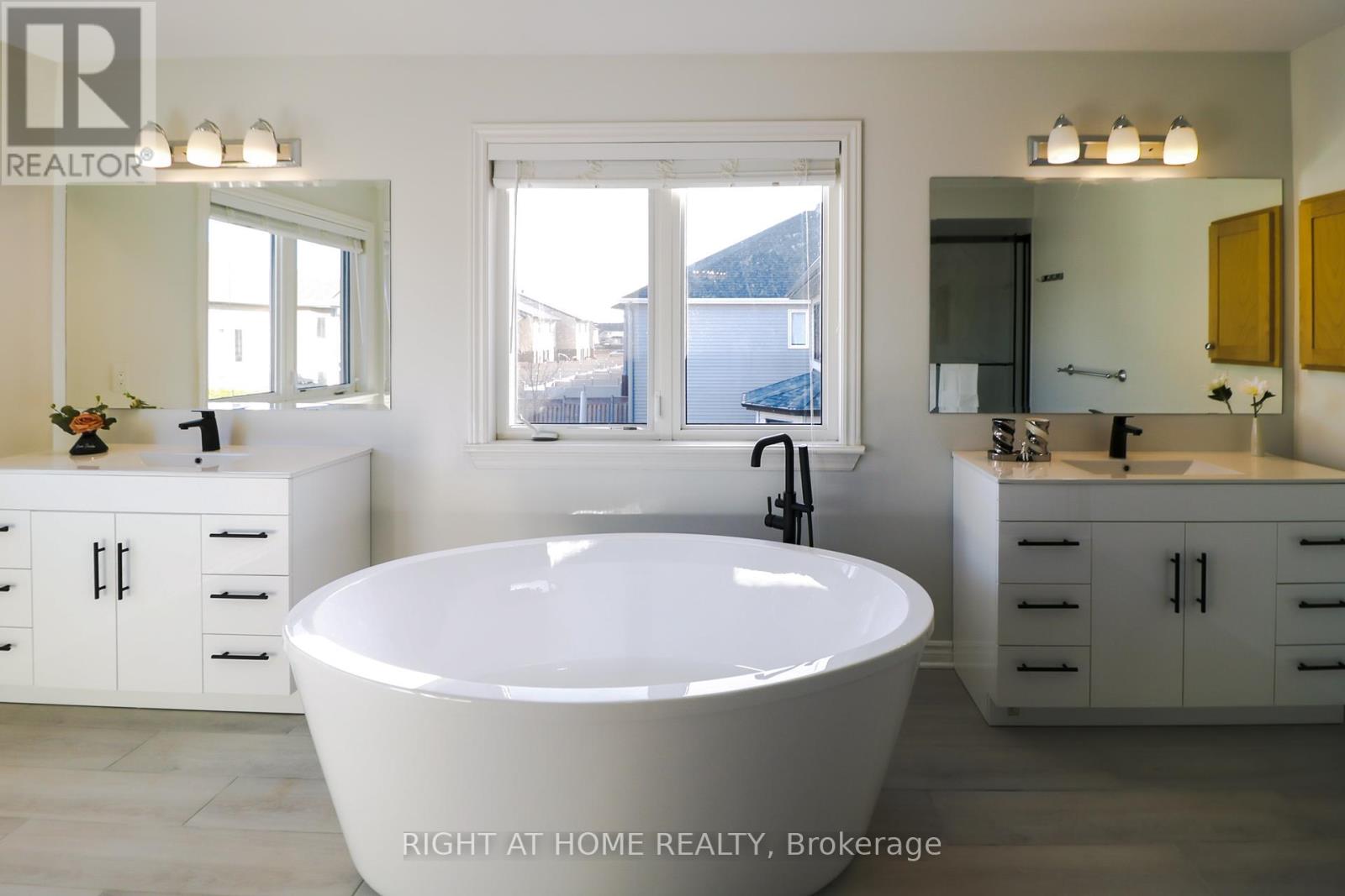Photo 6 of 204 Cooks Mill Crescent, Ottawa ON