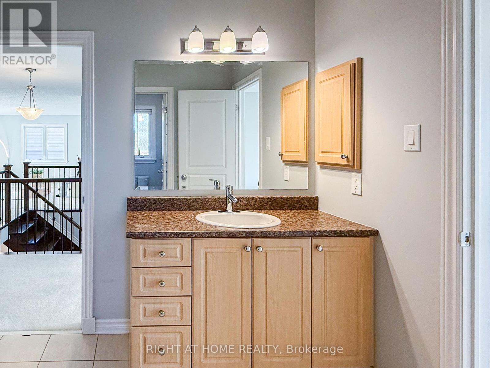 Photo 12 of 204 Cooks Mill Crescent, Ottawa ON