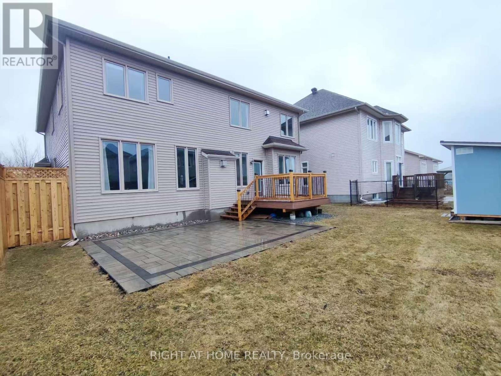 Photo 4 of 204 Cooks Mill Crescent, Ottawa ON