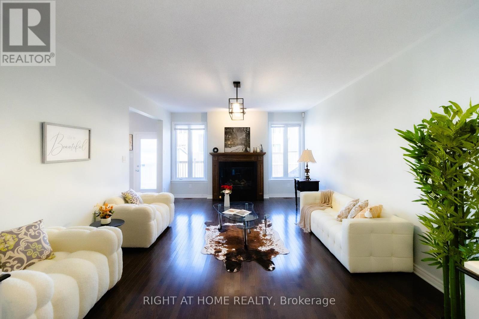 Photo 10 of 204 Cooks Mill Crescent, Ottawa ON