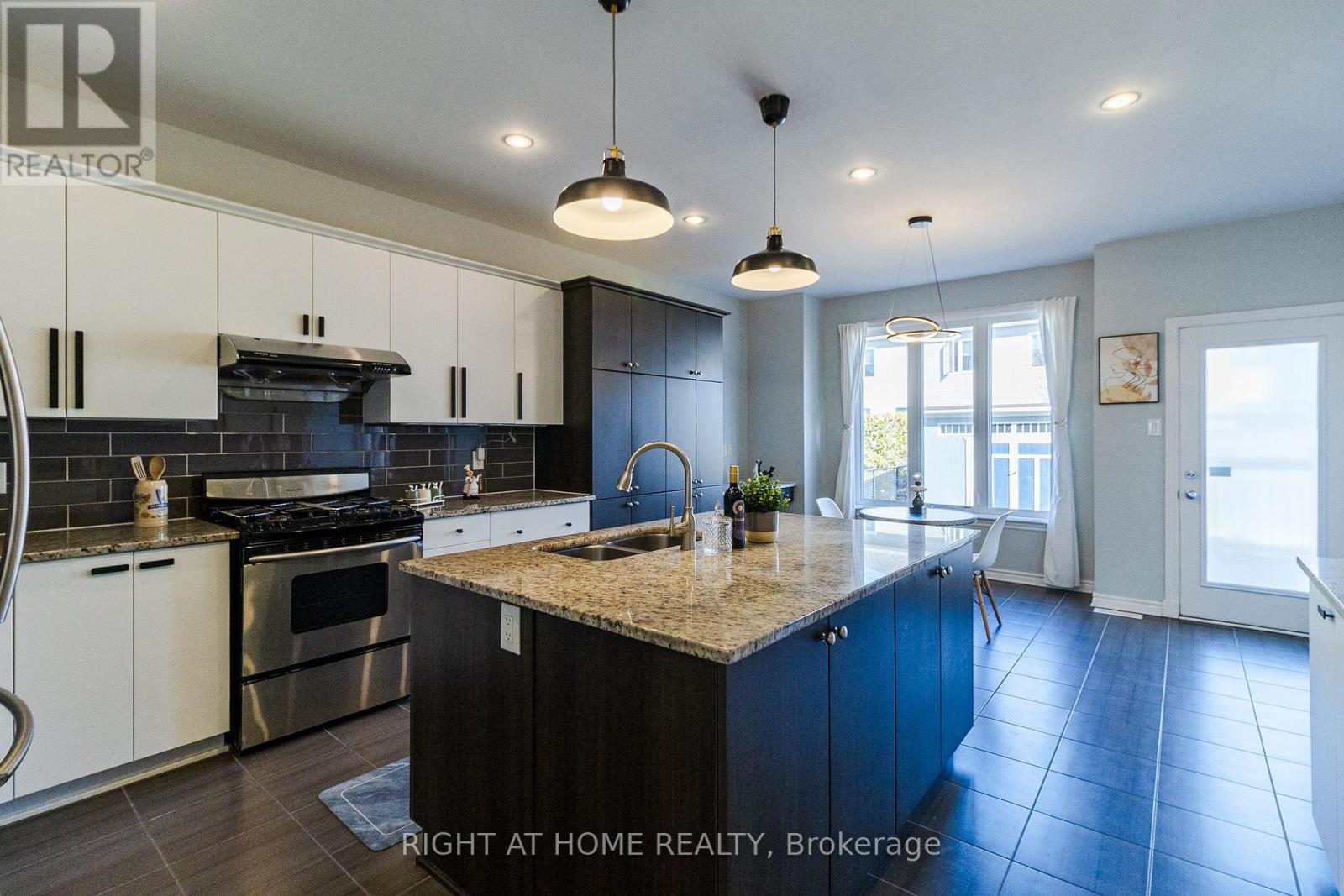 Photo 25 of 204 Cooks Mill Crescent, Ottawa ON