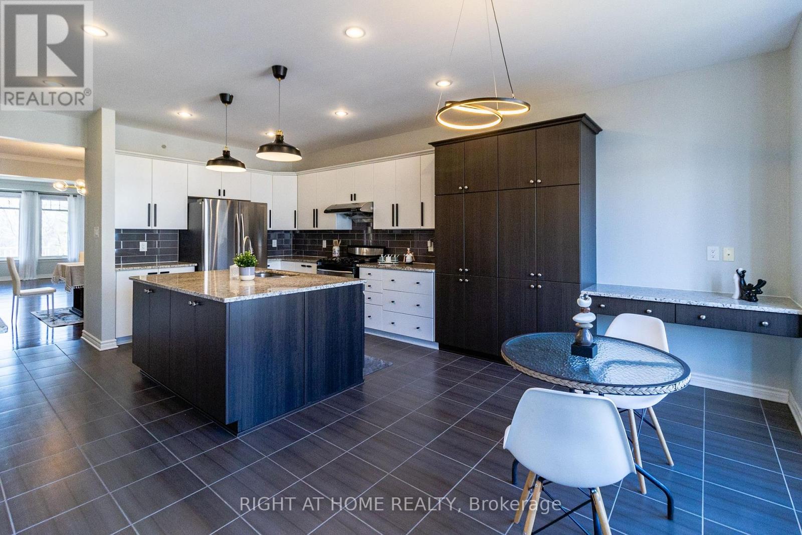 Photo 19 of 204 Cooks Mill Crescent, Ottawa ON