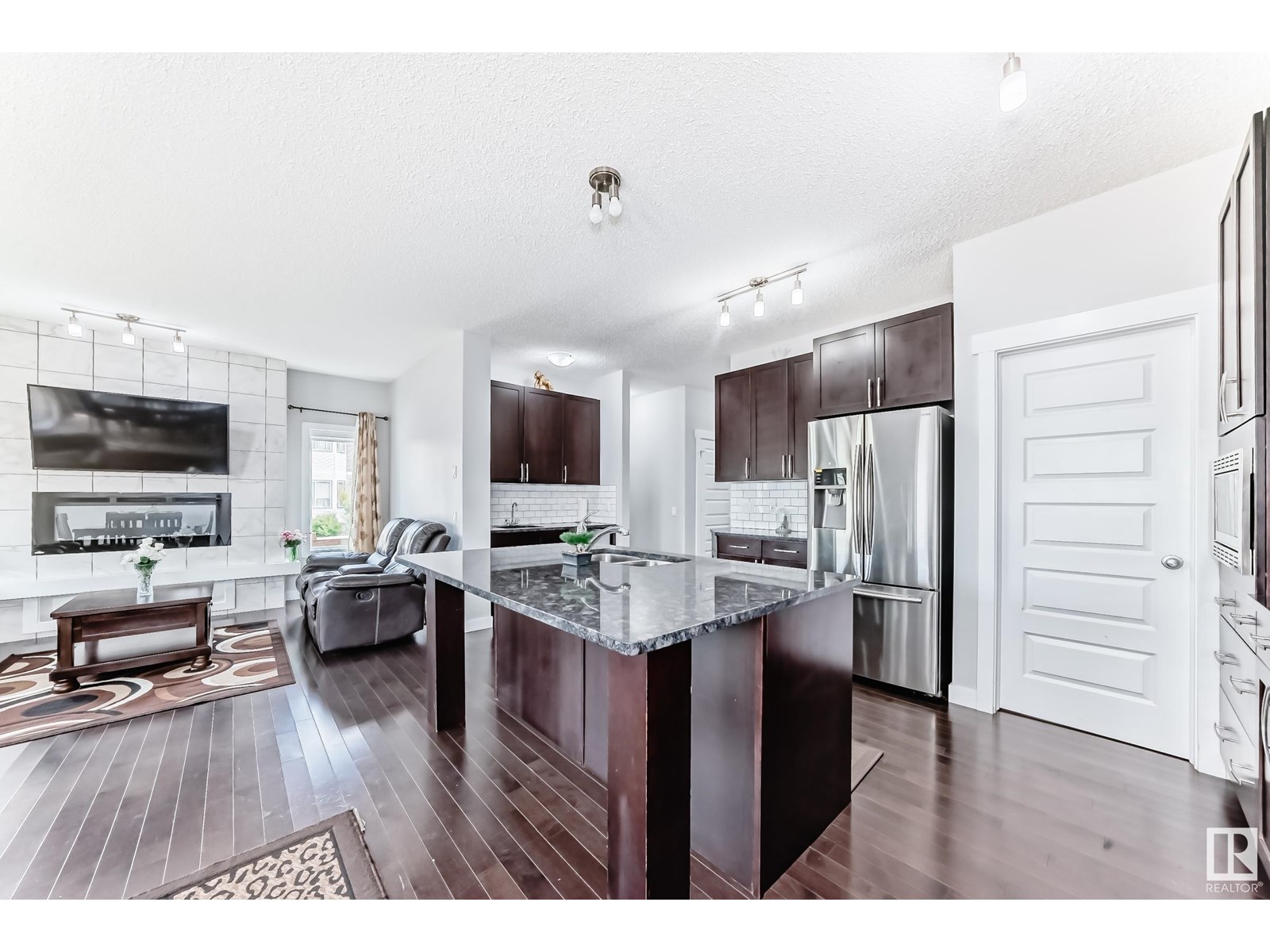 Photo 10 of 1452 30 St Nw, Edmonton AB
