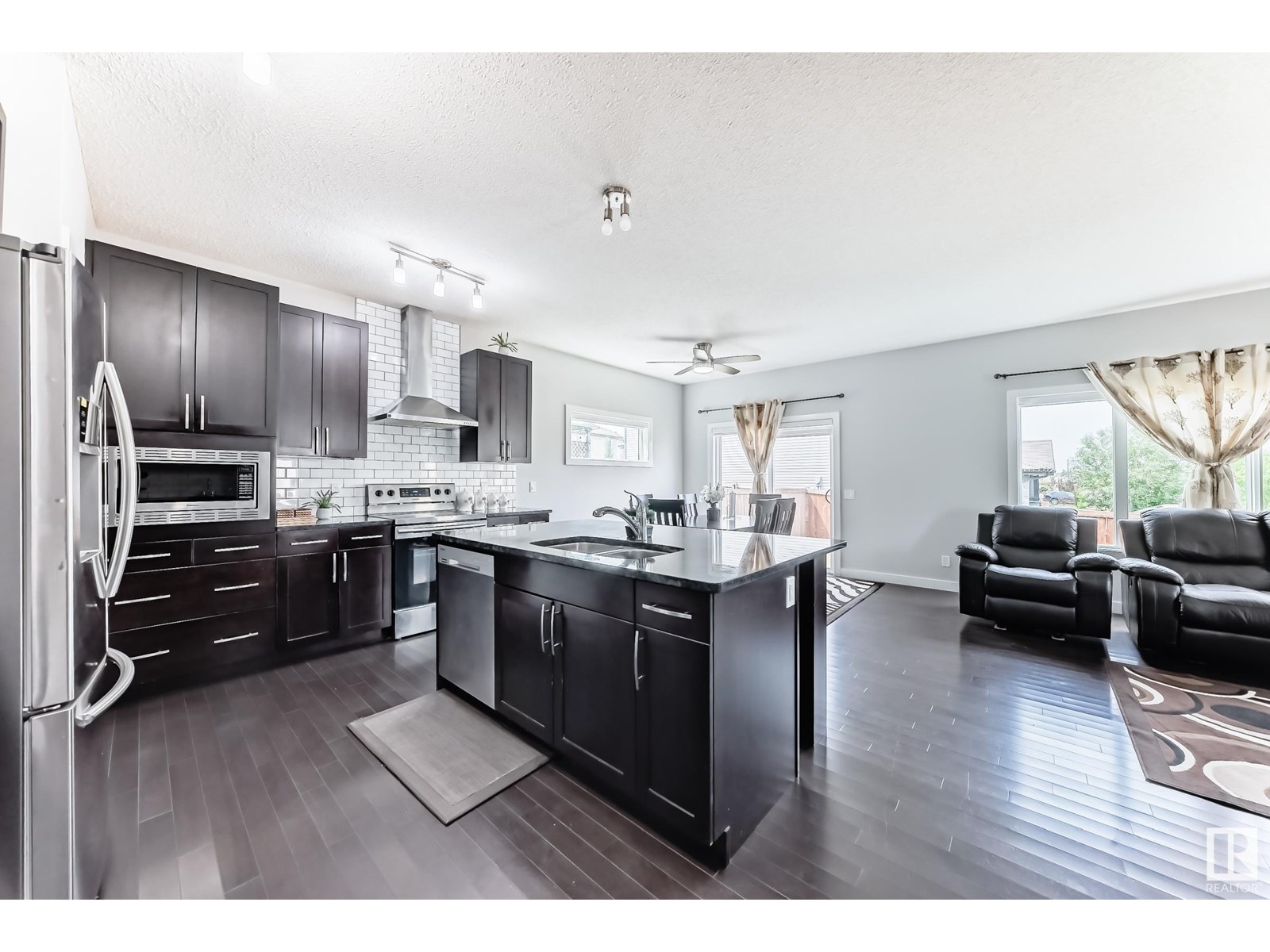 Photo 12 of 1452 30 St Nw, Edmonton AB
