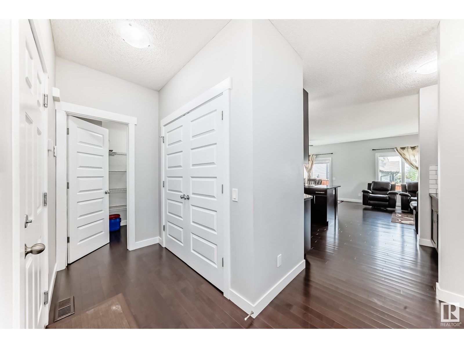 Photo 16 of 1452 30 St Nw, Edmonton AB