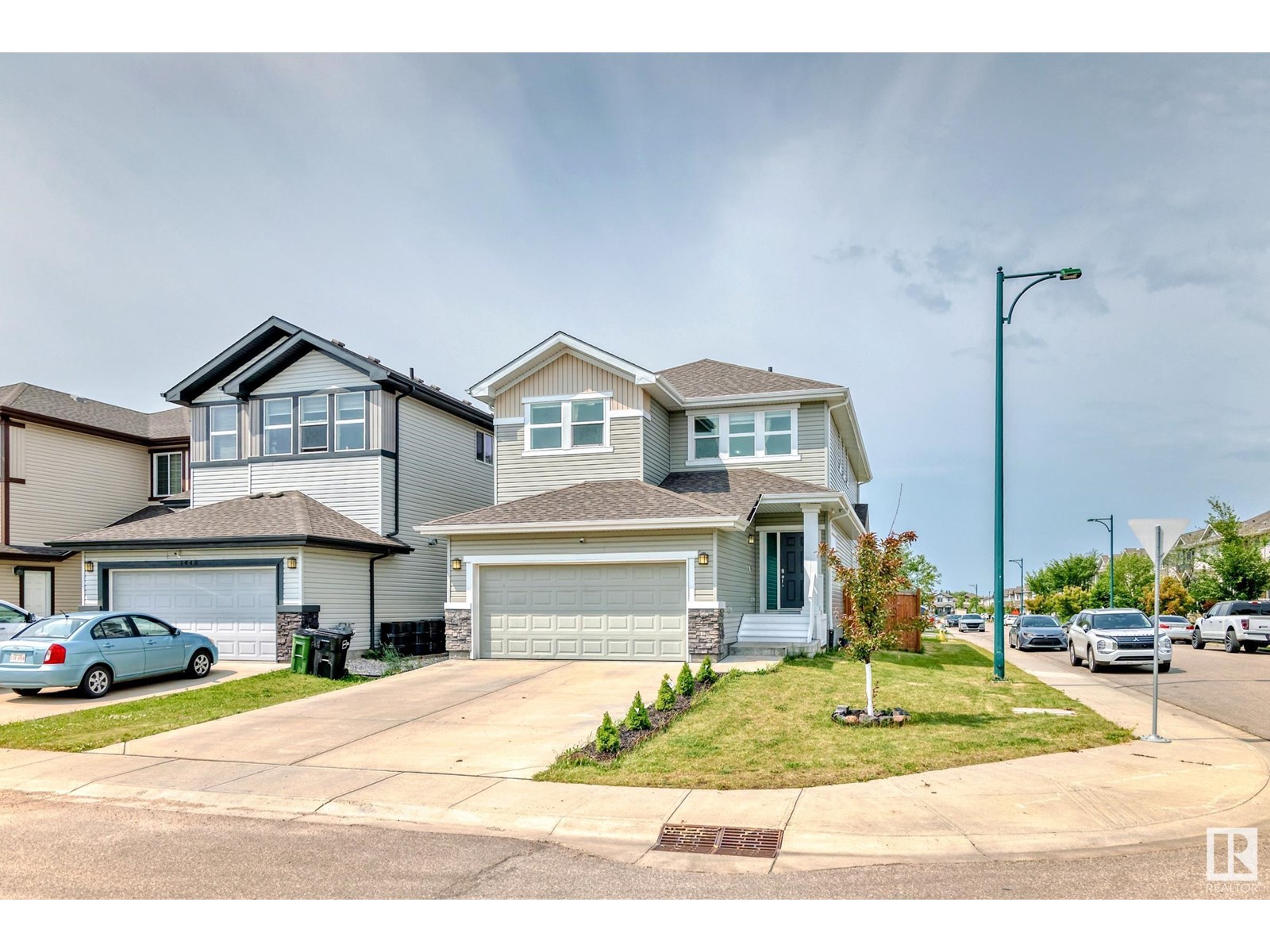 Photo 3 of 1452 30 St Nw, Edmonton AB