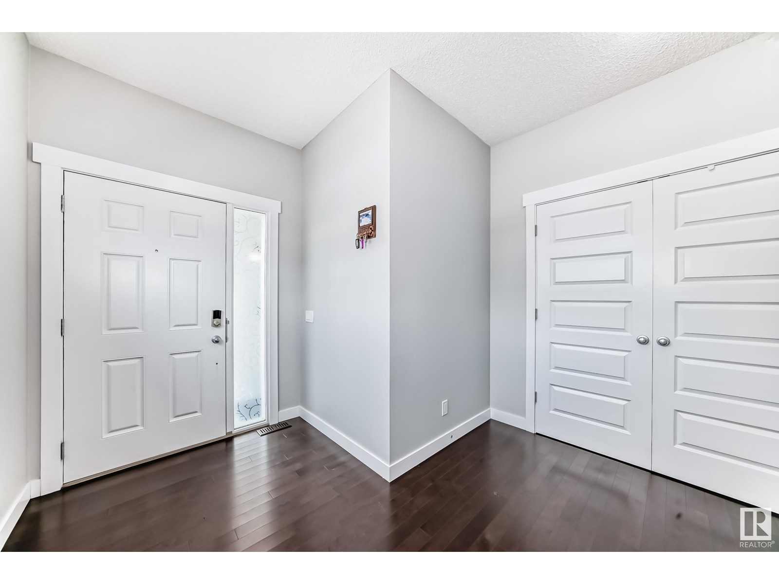 Photo 7 of 1452 30 St Nw, Edmonton AB