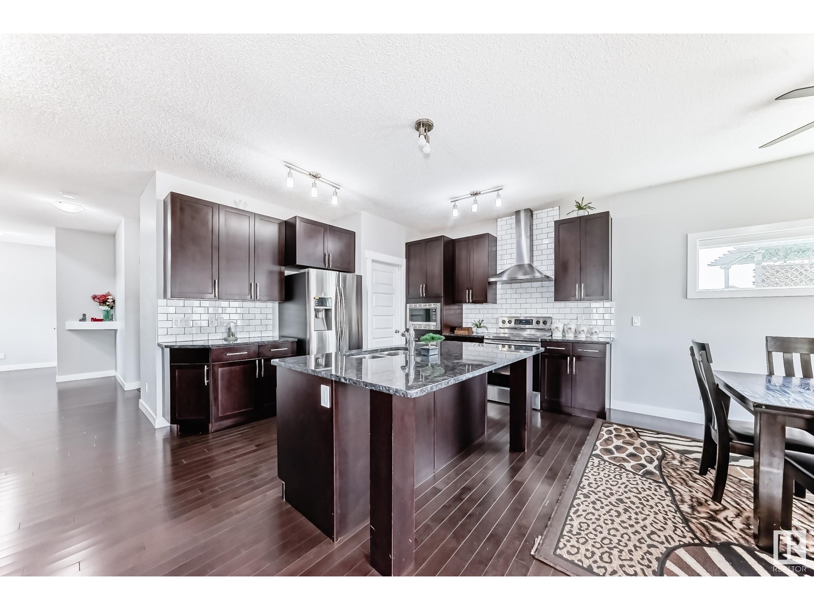 Photo 9 of 1452 30 St Nw, Edmonton AB