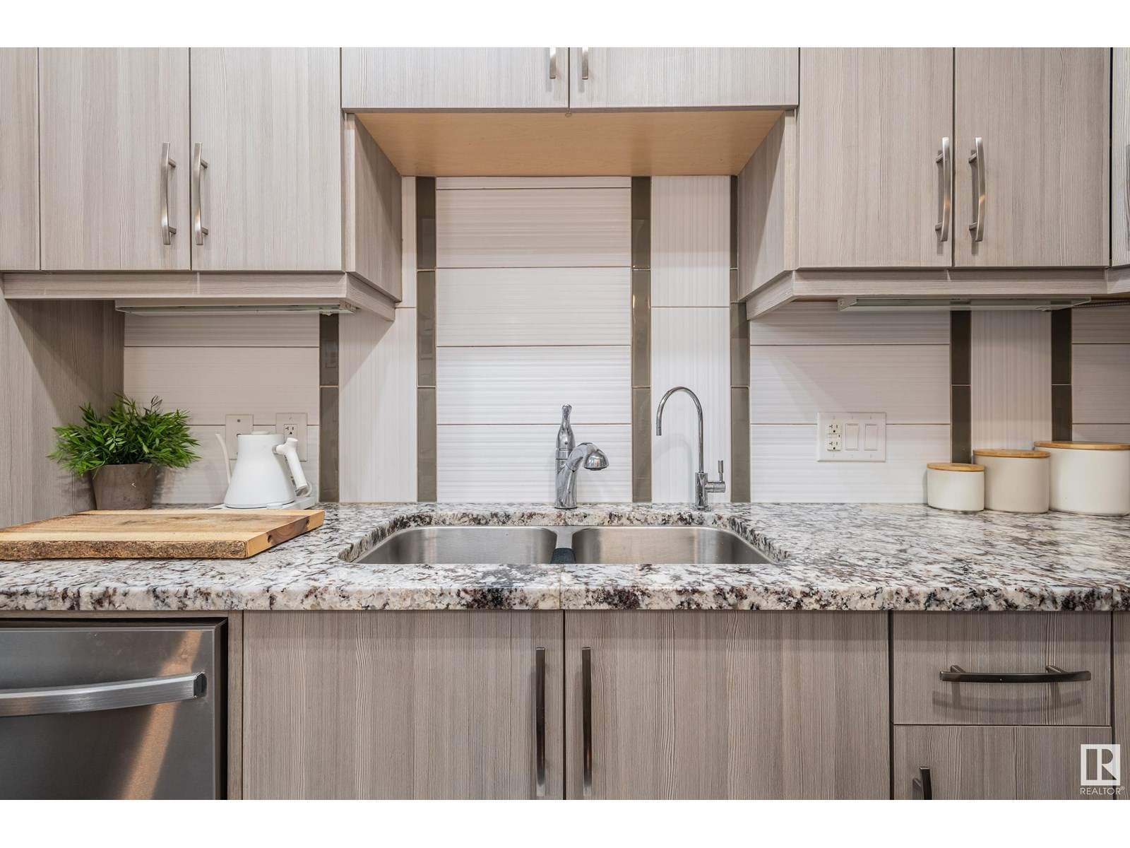 Photo 6 of 305 10523 123 St Nw, Edmonton AB