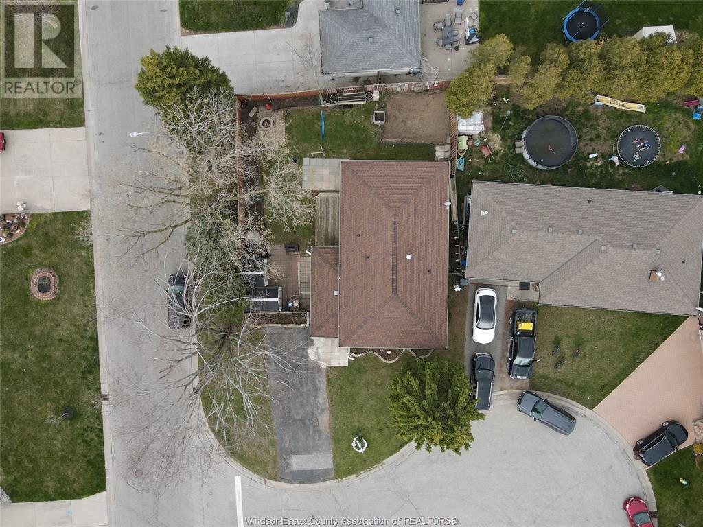 Photo 2 of 1 Lucy Crescent, Leamington ON