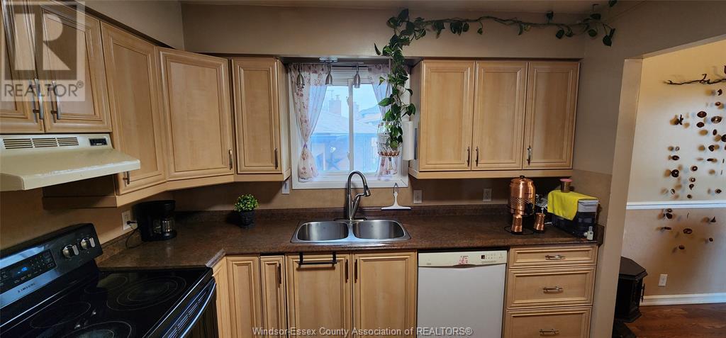 Photo 10 of 1 Lucy Crescent, Leamington ON