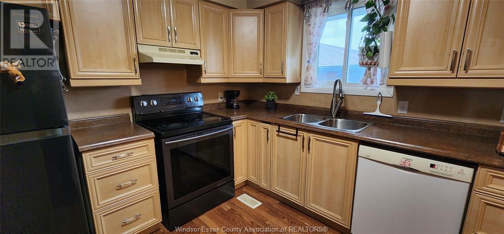 Photo 12 of 1 Lucy Crescent, Leamington ON