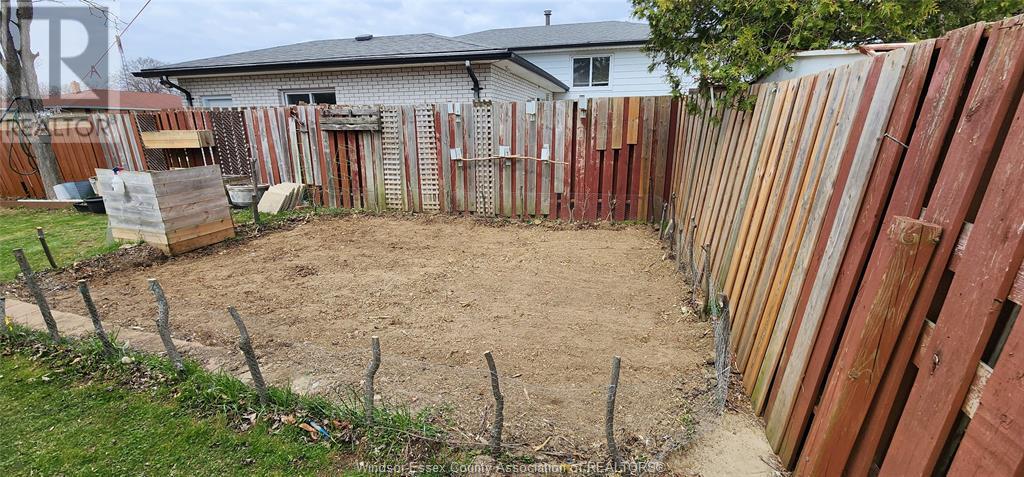 Photo 38 of 1 Lucy Crescent, Leamington ON