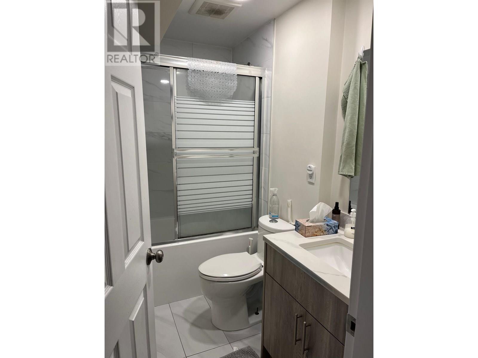 Photo 5 of 4749 Fairmont Street, Vancouver BC