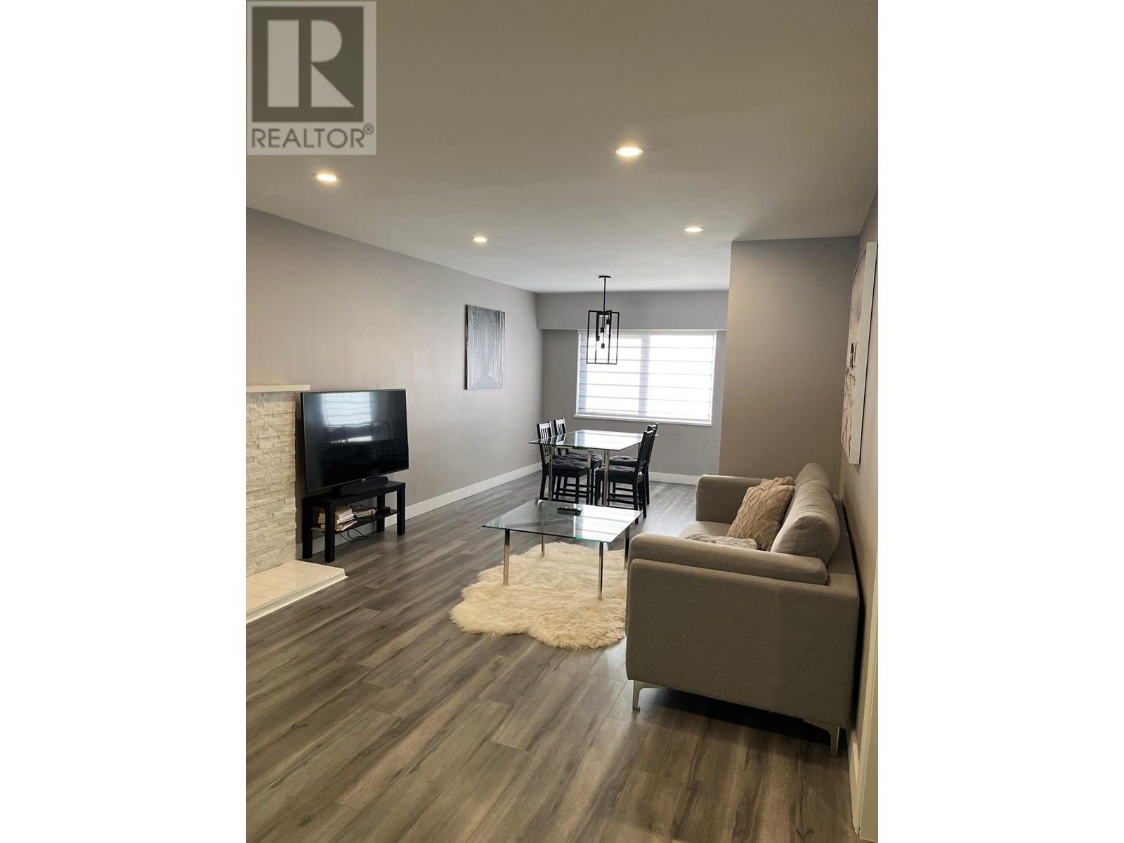 Photo 4 of 4749 Fairmont Street, Vancouver BC