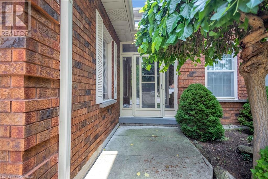 Photo 3 of 2138 The Chase, Mississauga ON