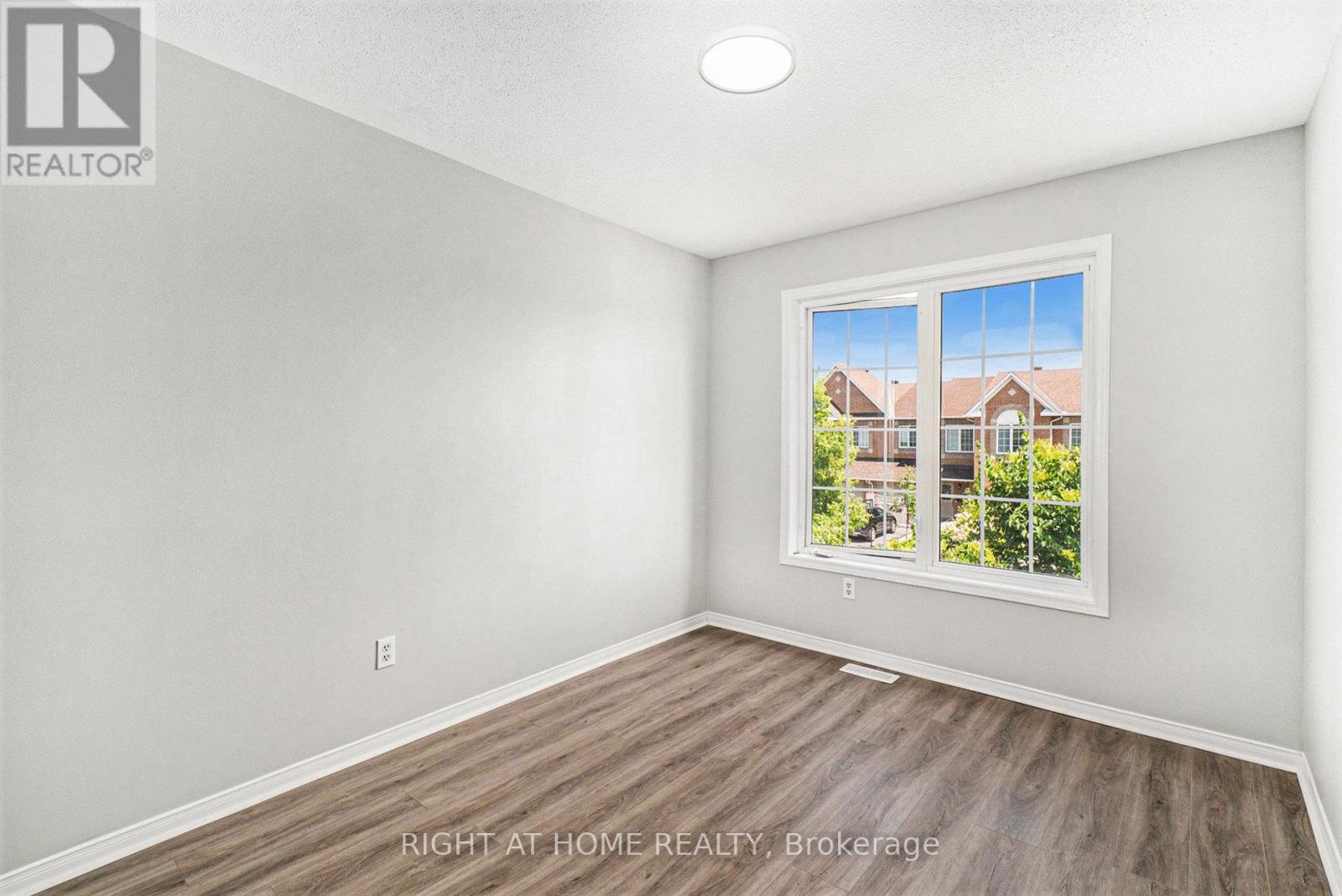 Photo 9 of 2090 Assomption Street, Ottawa ON