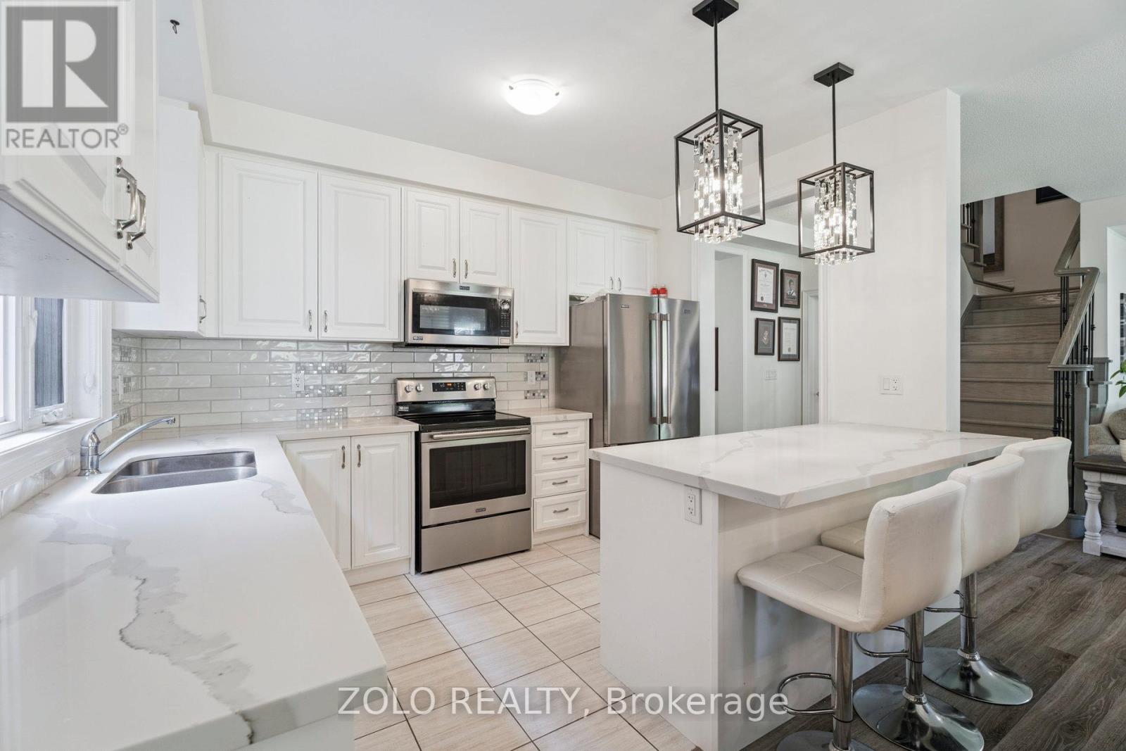 Photo 12 of 143 Kingsmere Crescent, New Tecumseth ON