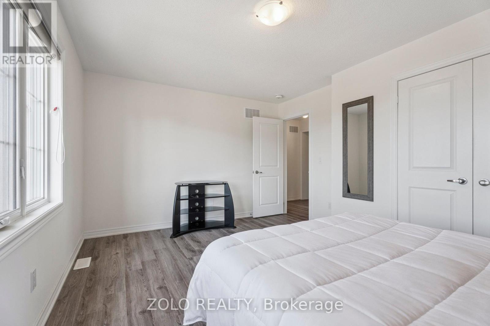 Photo 23 of 143 Kingsmere Crescent, New Tecumseth ON