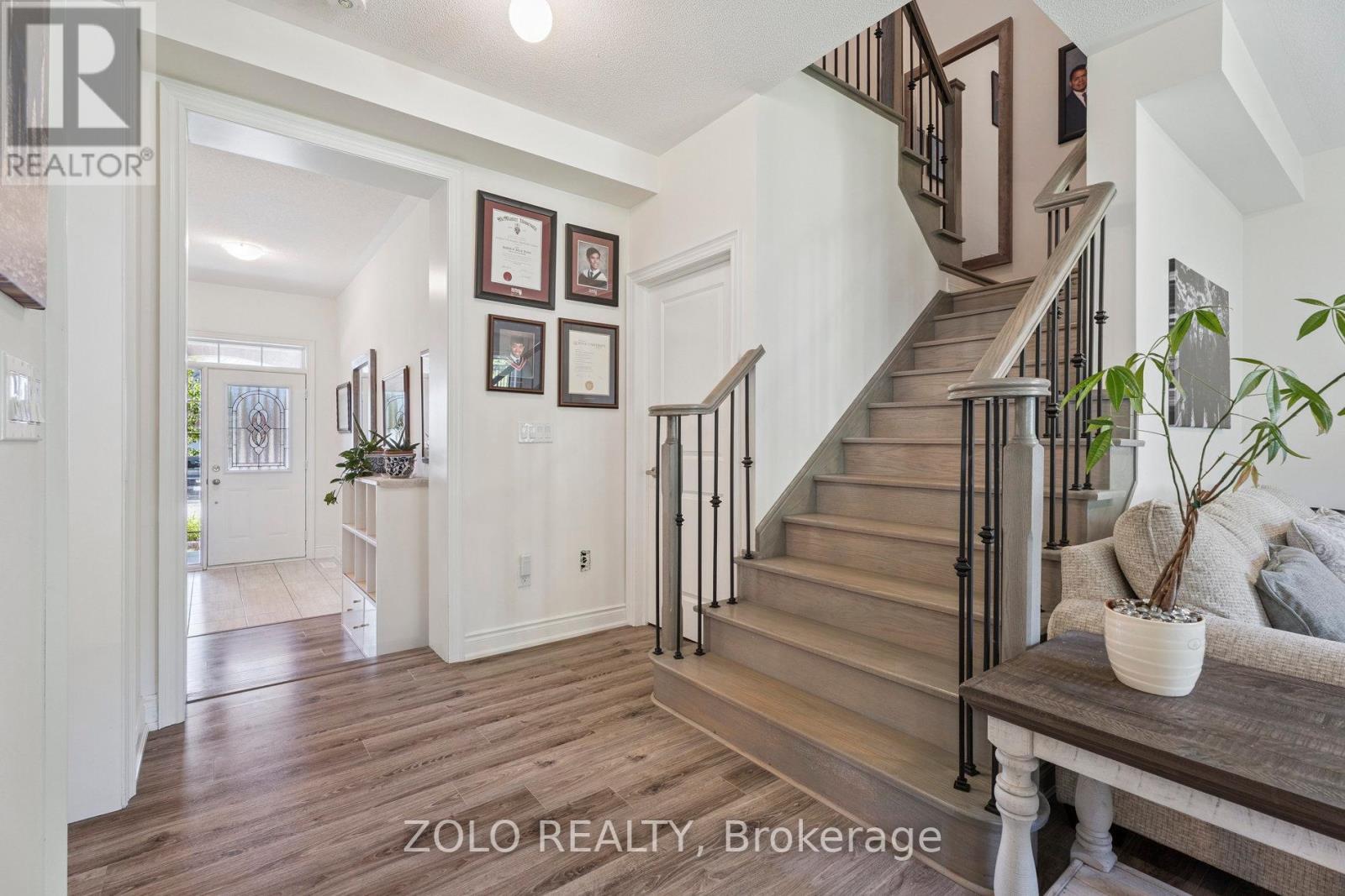 Photo 3 of 143 Kingsmere Crescent, New Tecumseth ON