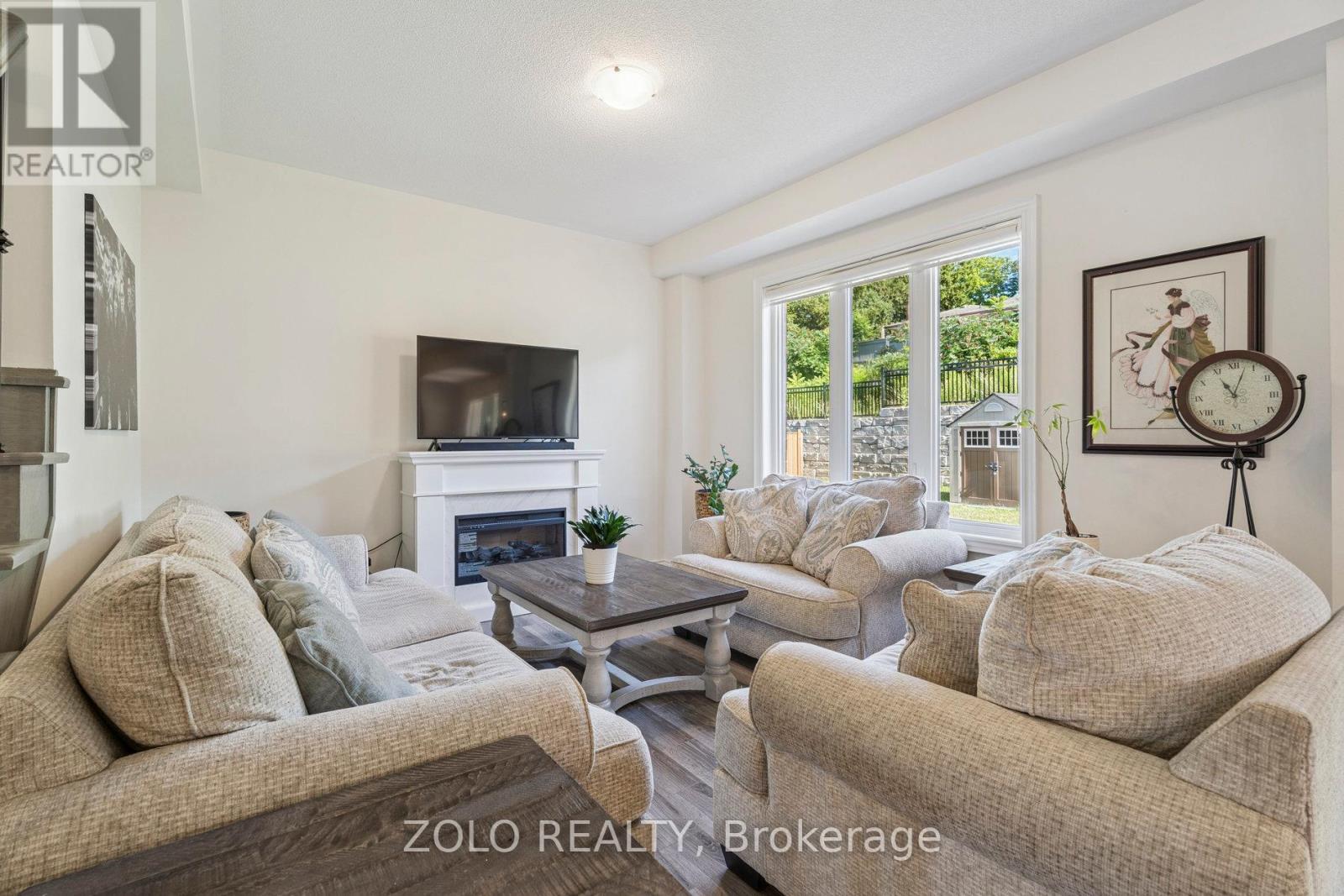 Photo 6 of 143 Kingsmere Crescent, New Tecumseth ON