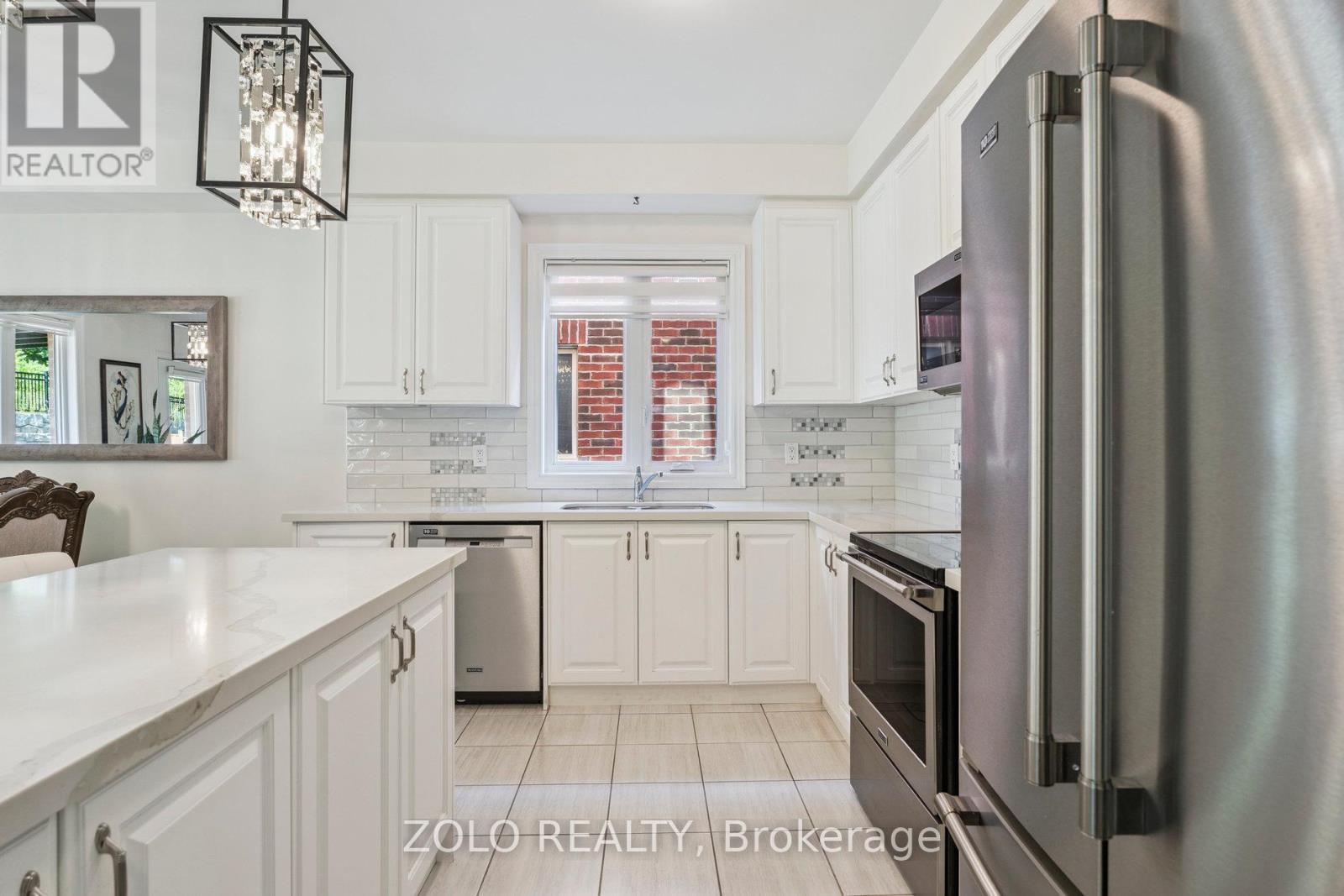 Photo 8 of 143 Kingsmere Crescent, New Tecumseth ON