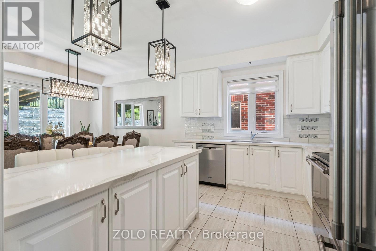 Photo 9 of 143 Kingsmere Crescent, New Tecumseth ON