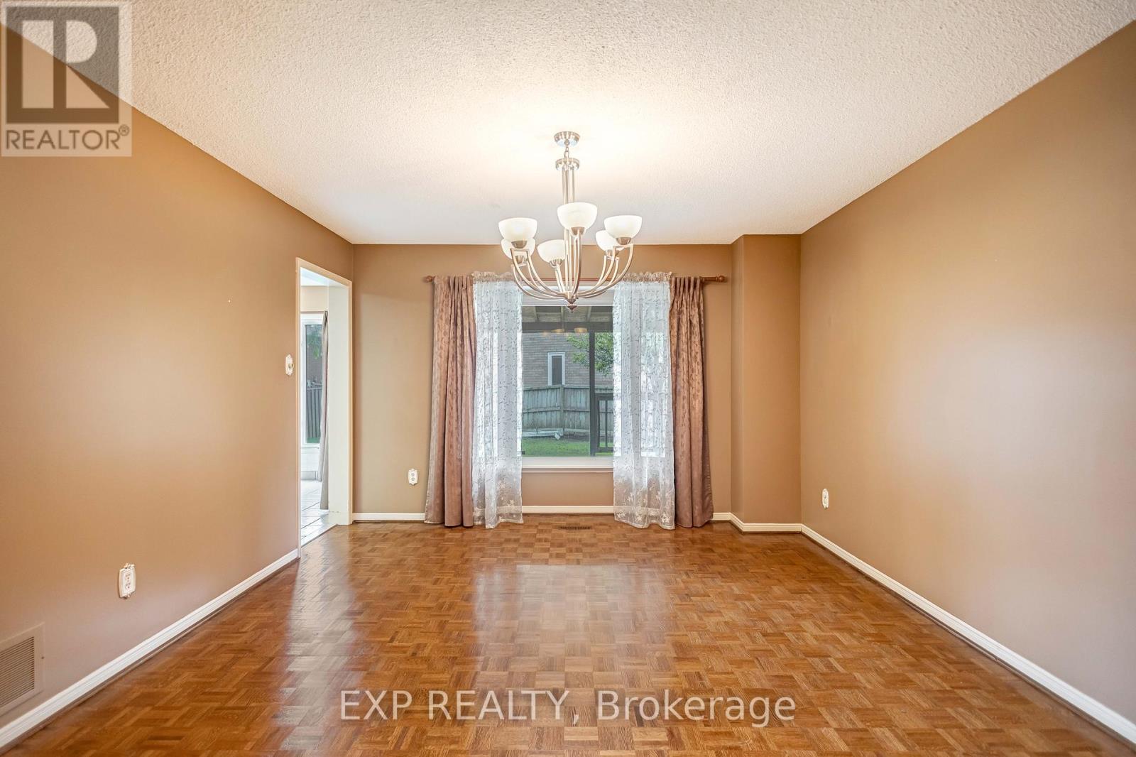 Photo 24 of 2138 The Chase, Mississauga ON