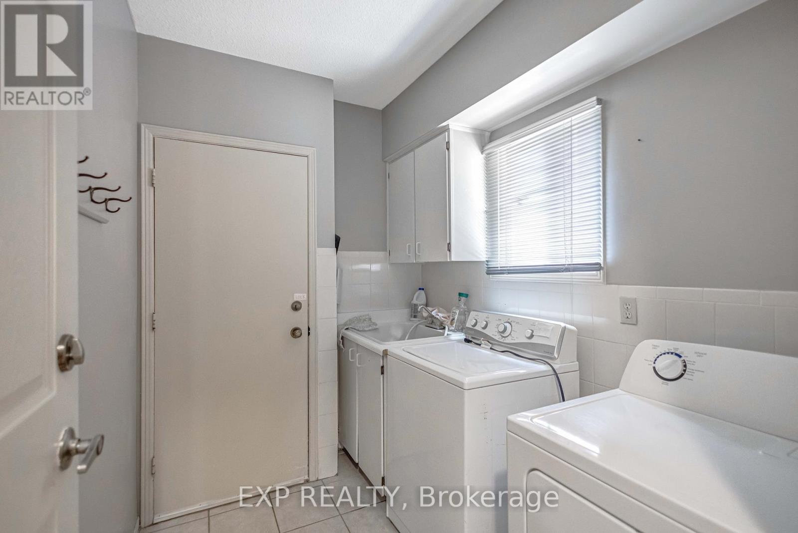 Photo 32 of 2138 The Chase, Mississauga ON