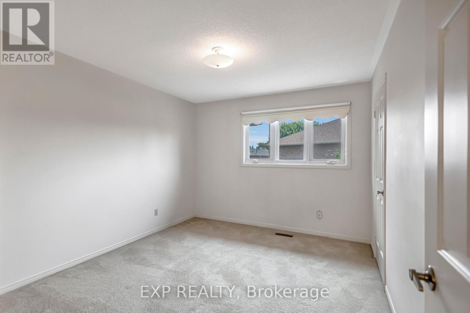 Photo 15 of 2138 The Chase, Mississauga ON