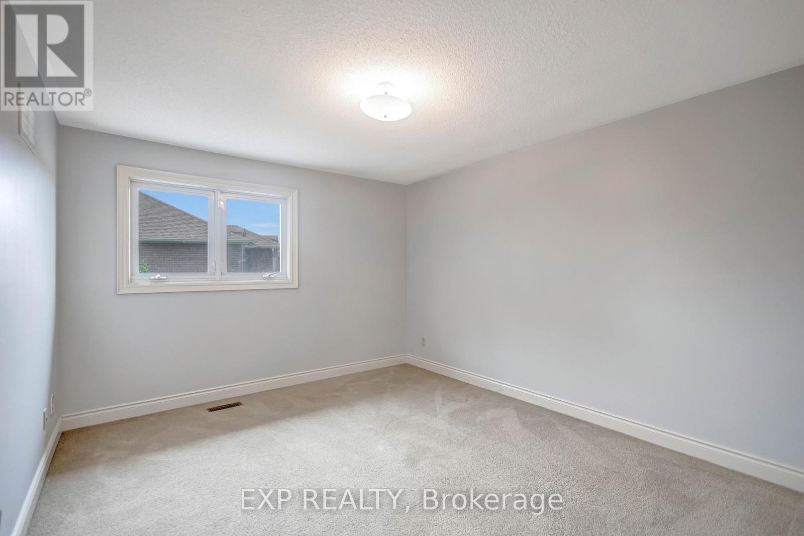 Photo 9 of 2138 The Chase, Mississauga ON