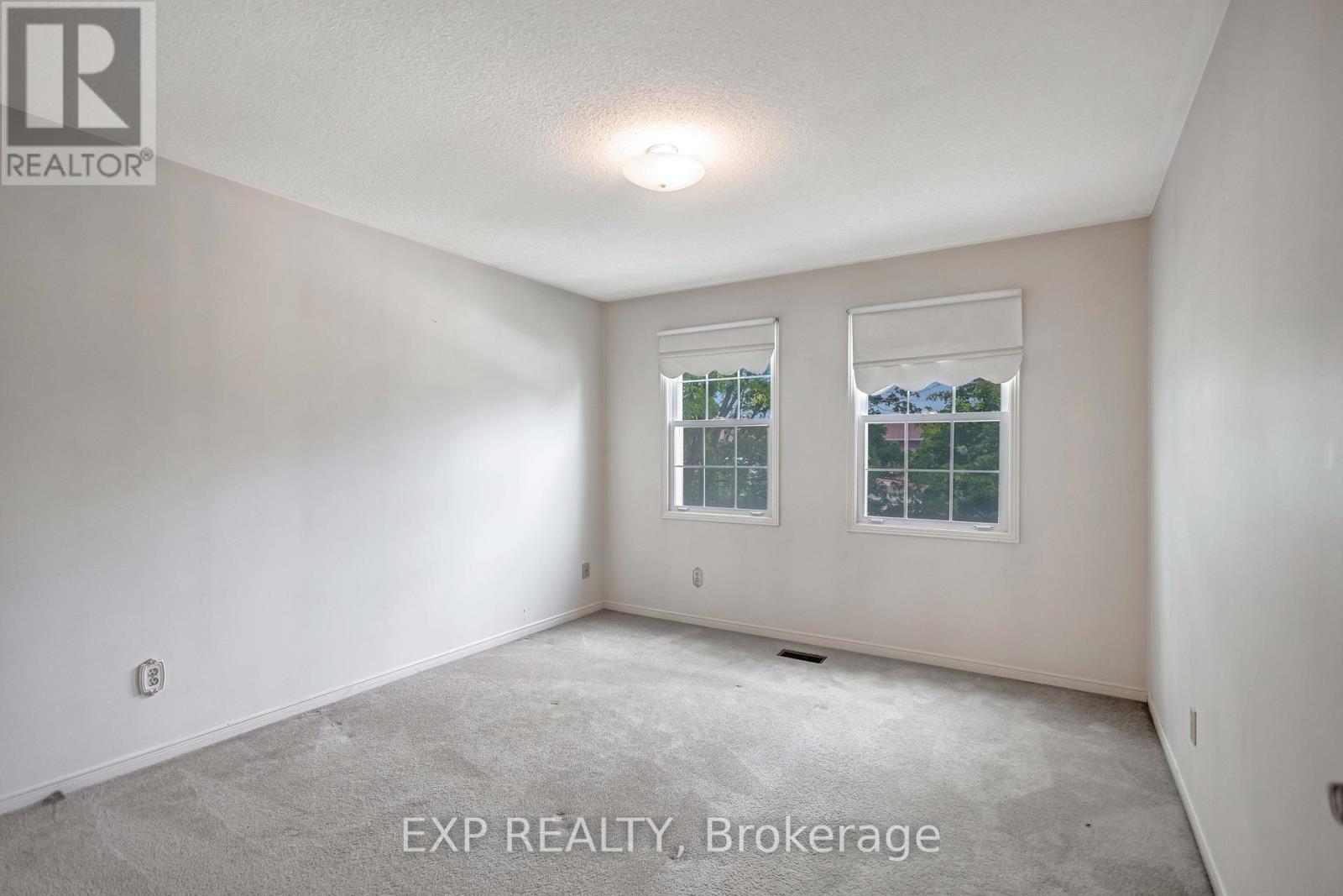 Photo 5 of 2138 The Chase, Mississauga ON