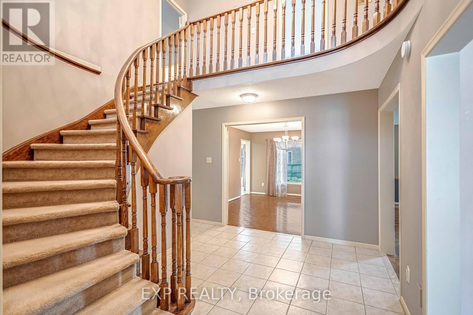 Photo 8 of 2138 The Chase, Mississauga ON