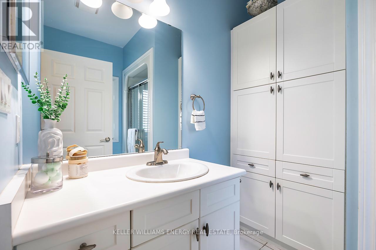 Photo 25 of 16 Kissingbridge Lane, Clarington ON
