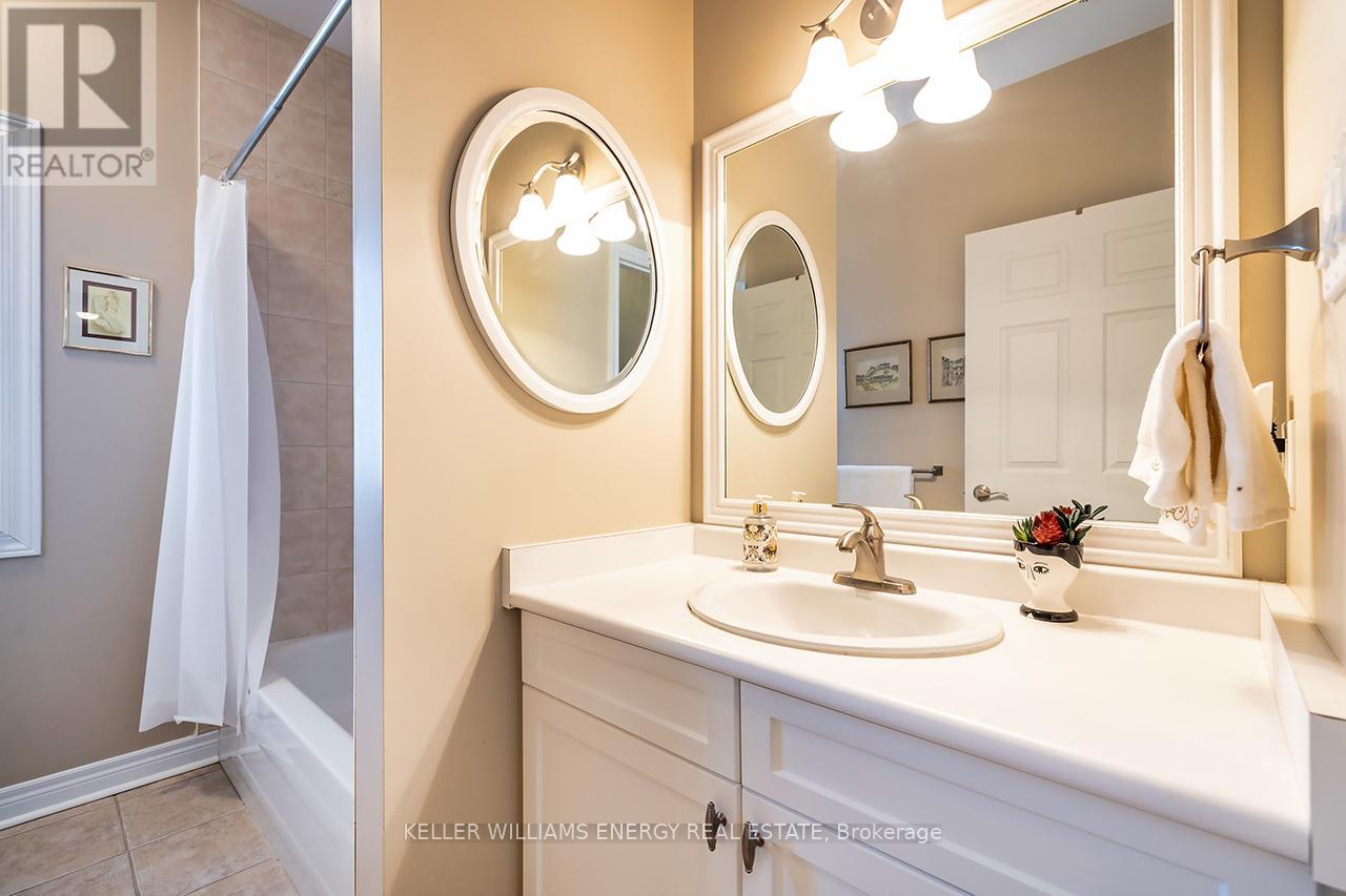 Photo 26 of 16 Kissingbridge Lane, Clarington ON