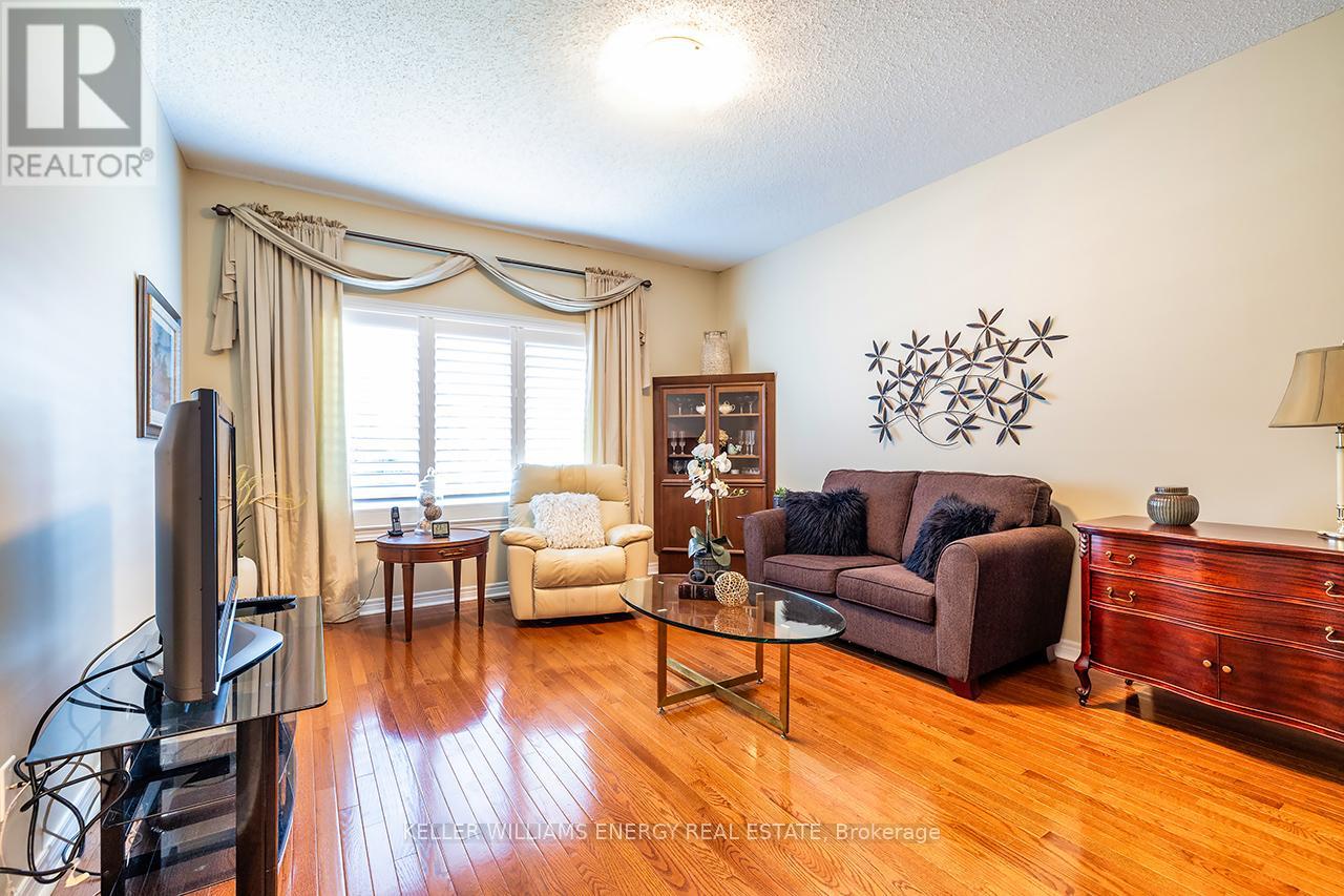 Photo 27 of 16 Kissingbridge Lane, Clarington ON