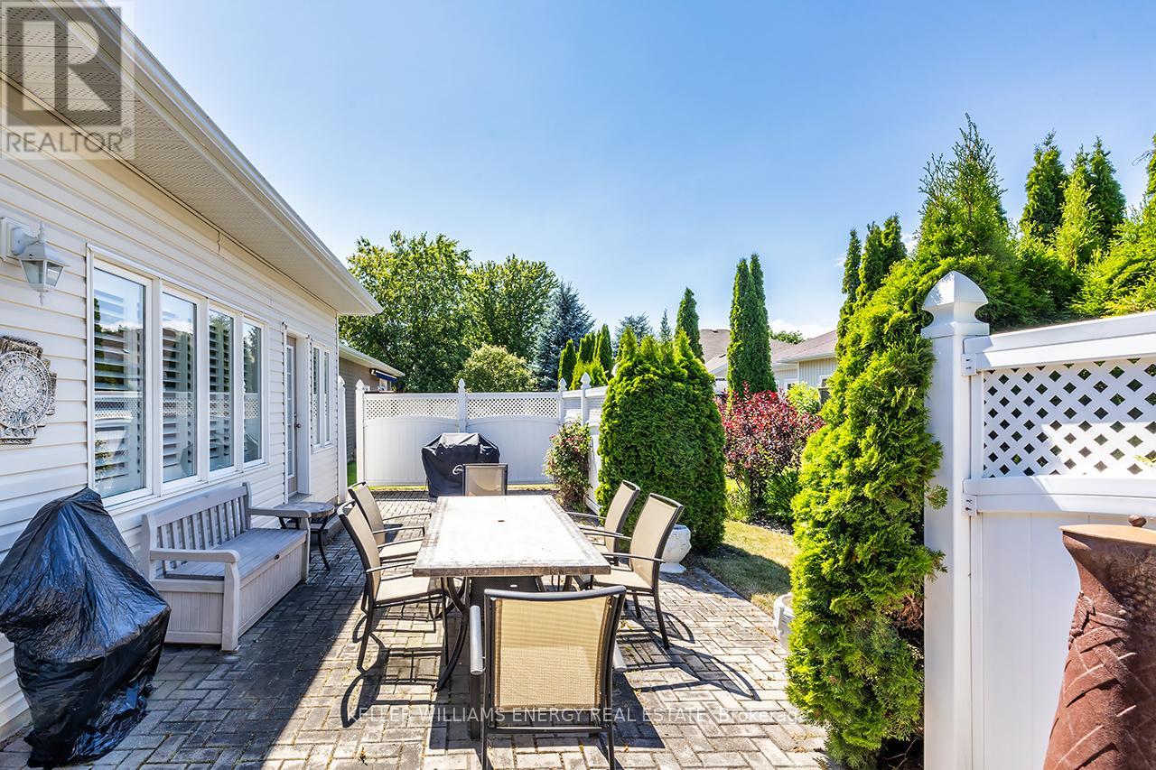 Photo 38 of 16 Kissingbridge Lane, Clarington ON