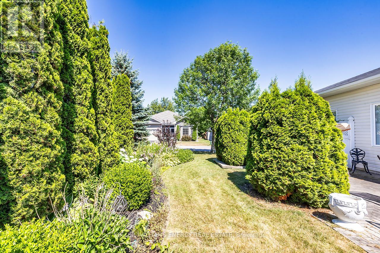 Photo 39 of 16 Kissingbridge Lane, Clarington ON
