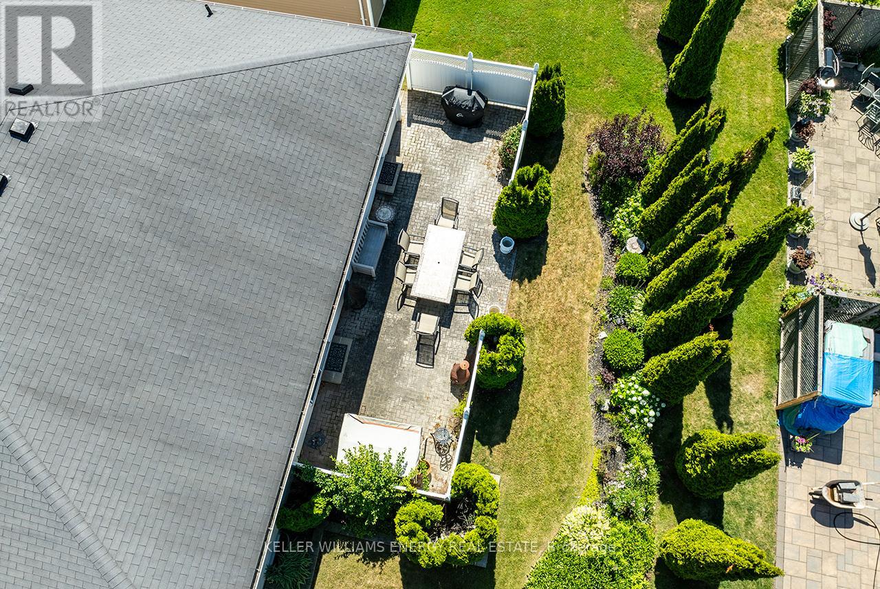 Photo 42 of 16 Kissingbridge Lane, Clarington ON