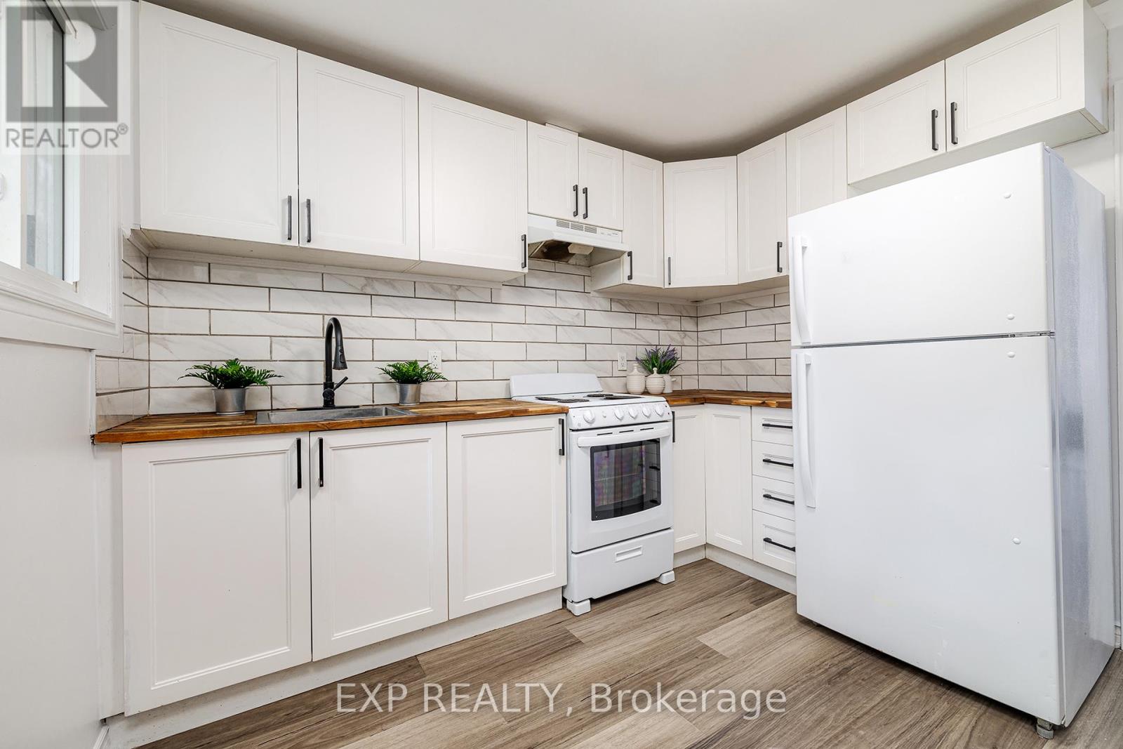 Photo 2 of 157 Sherman Street, Norfolk ON