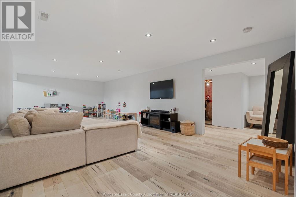 Photo 25 of 6 Mulberry Crescent, Kingsville ON