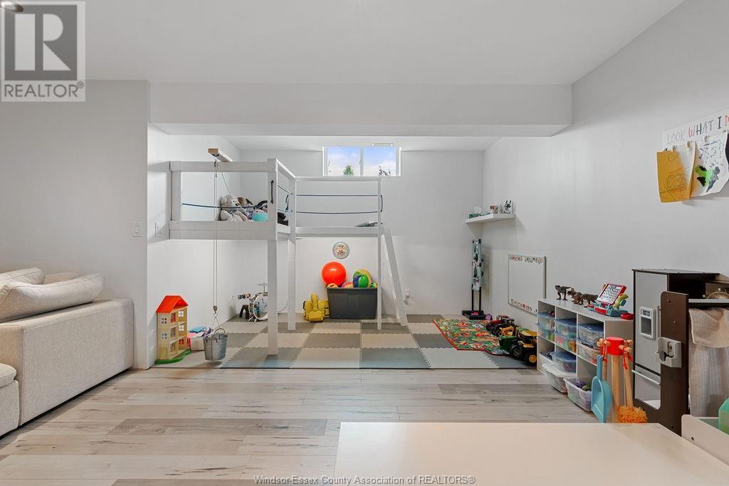 Photo 45 of 6 Mulberry Crescent, Kingsville ON