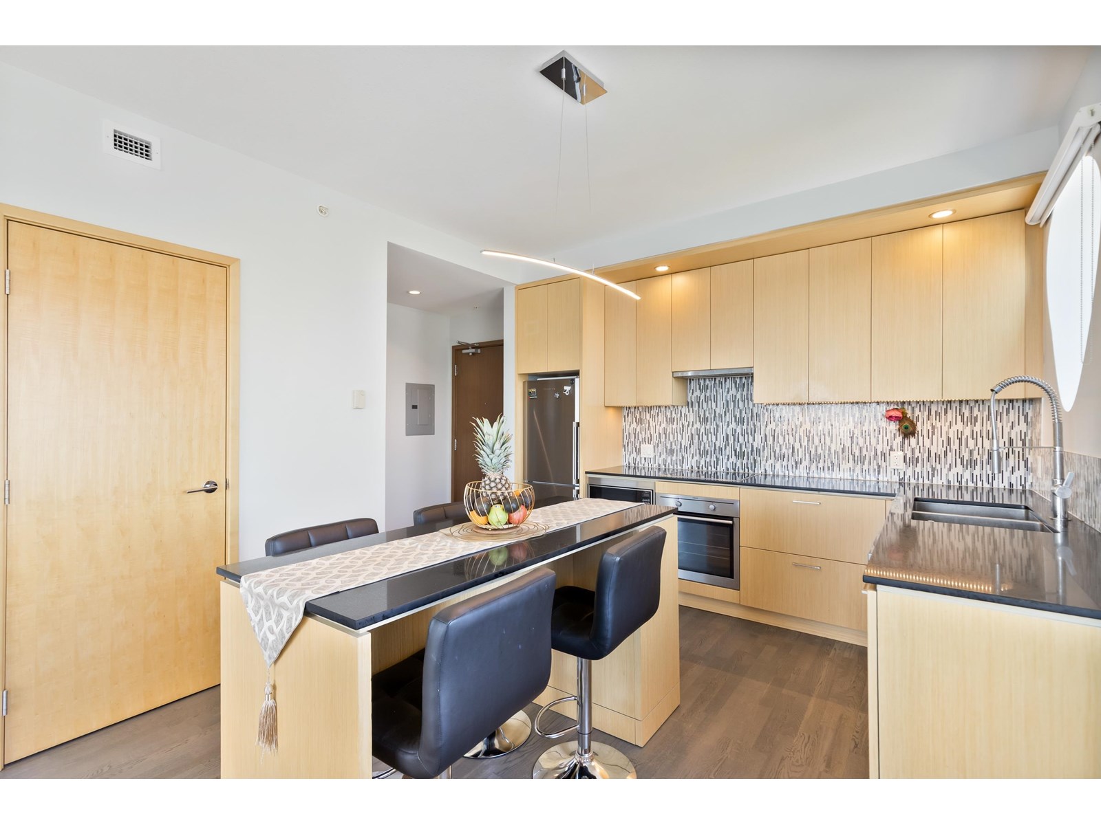Photo 10 of 3701 13495 Central Avenue, Surrey BC