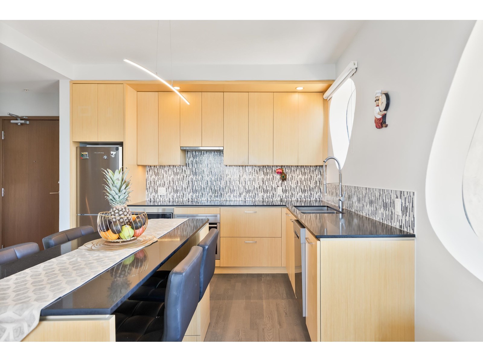 Photo 9 of 3701 13495 Central Avenue, Surrey BC