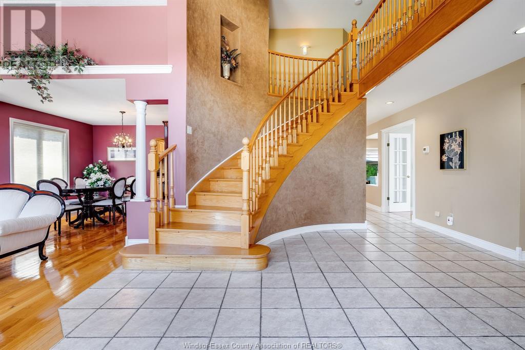Photo 2 of 93 Mccallum Street, Kingsville ON