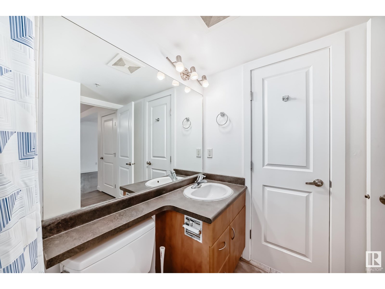 Photo 9 of 304 10303 105 St Nw, Edmonton AB