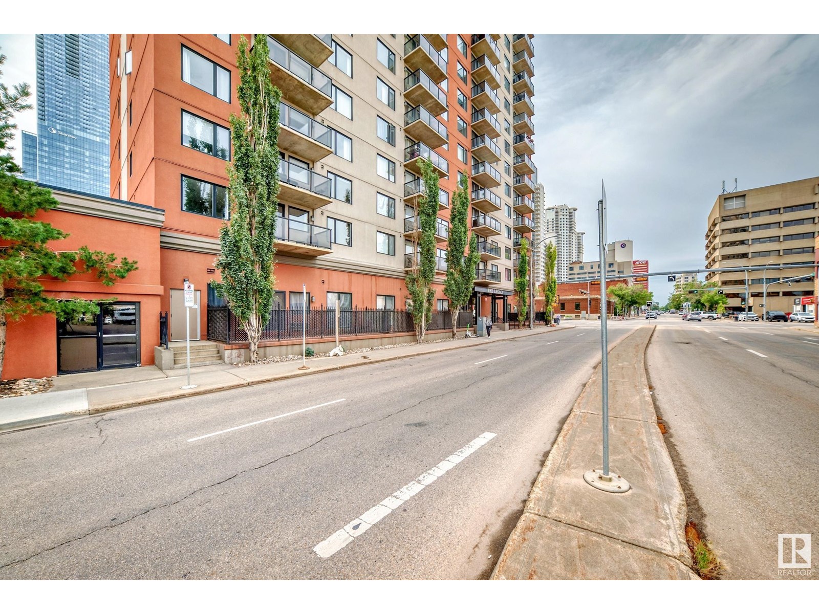Photo 4 of 304 10303 105 St Nw, Edmonton AB