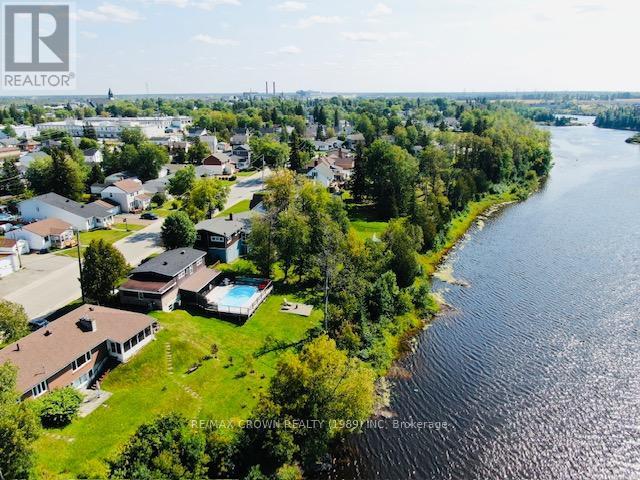 Photo 24 of 17 A Park Crescent, Kapuskasing ON