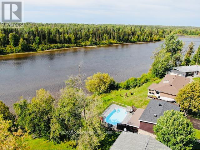 Photo 4 of 17 A Park Crescent, Kapuskasing ON