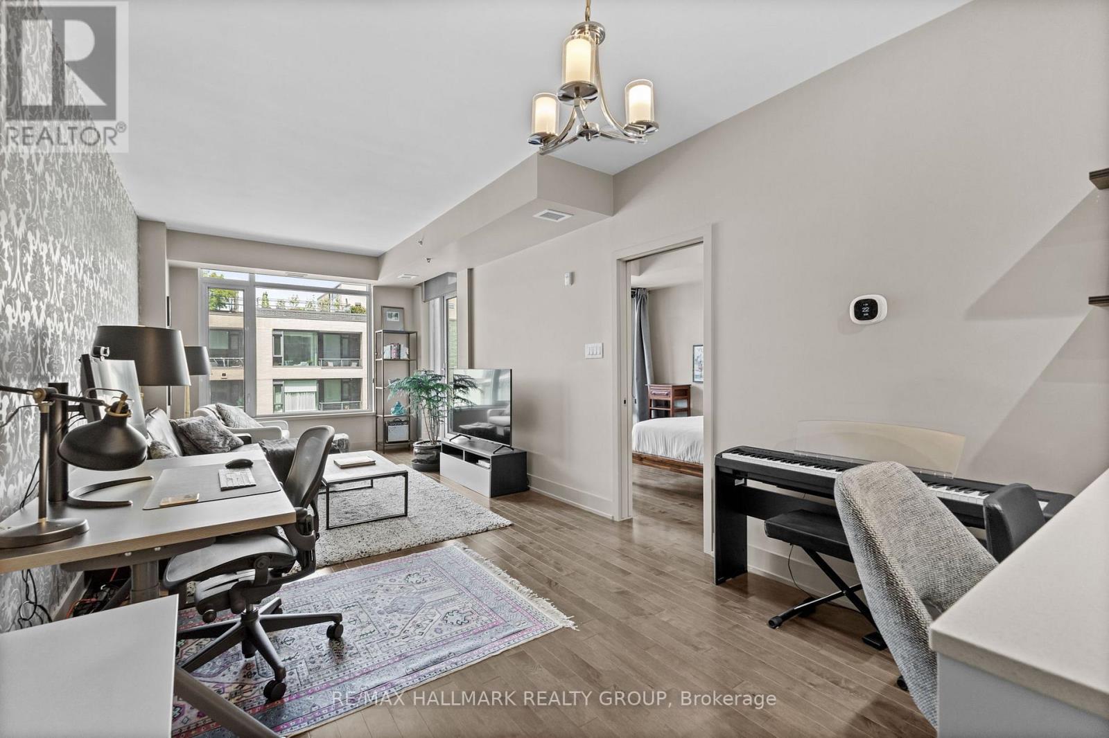 Photo 10 of 507 108 Richmond Road, Ottawa ON